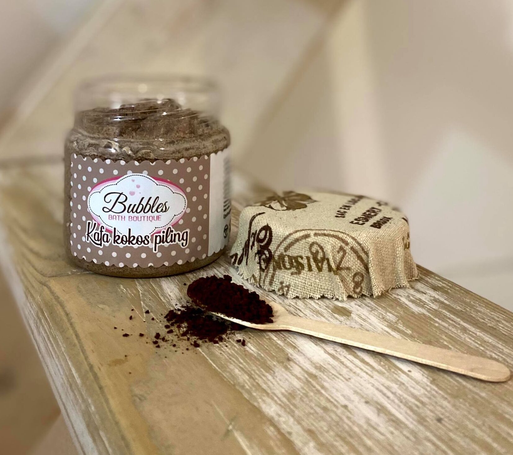 244874403-355272983021941-7189551604634875181-n Piling za telo sa kafom i kokosom